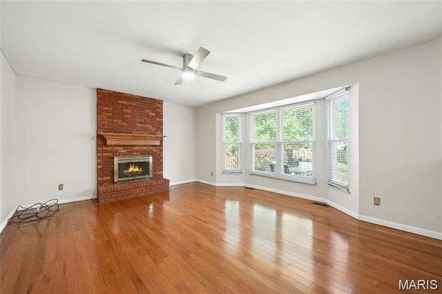 1043 Oakwood Farms Lane, Ballwin, MO 63021