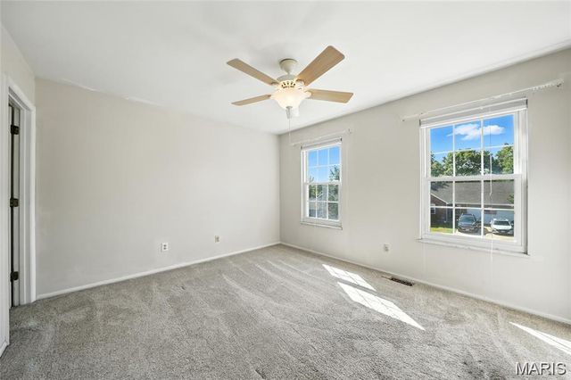 1043 Oakwood Farms Lane, Ballwin, MO 63021