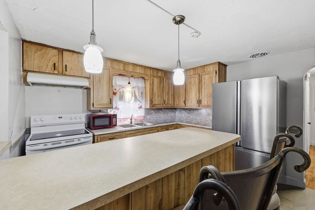 19 Carnavon Circle, Springfield, MA 01109