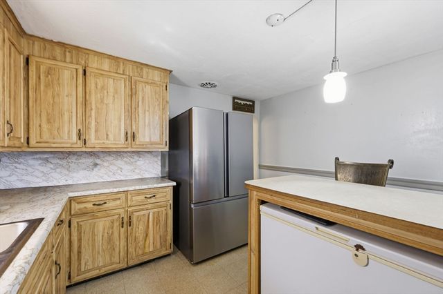 19 Carnavon Circle, Springfield, MA 01109
