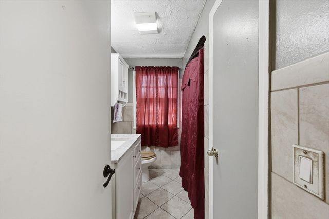19 Carnavon Circle, Springfield, MA 01109