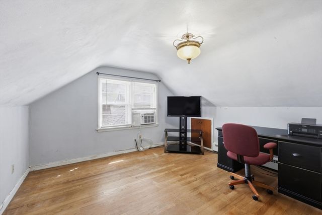 19 Carnavon Circle, Springfield, MA 01109
