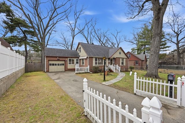 19 Carnavon Circle, Springfield, MA 01109