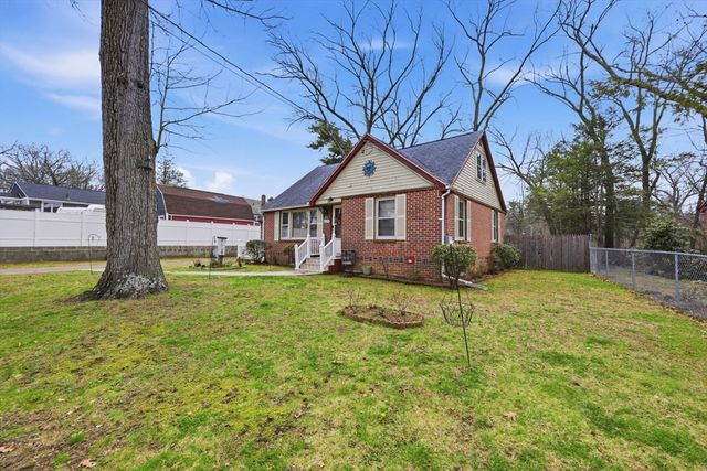 19 Carnavon Circle, Springfield, MA 01109