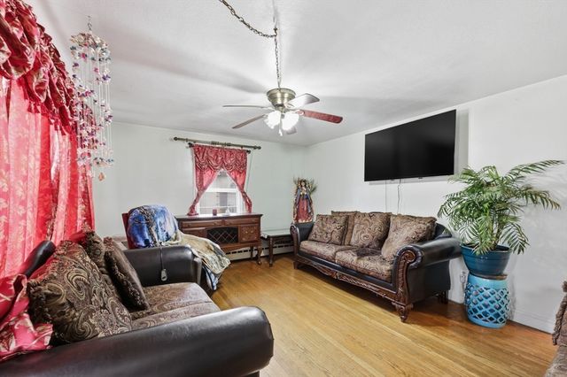 19 Carnavon Circle, Springfield, MA 01109