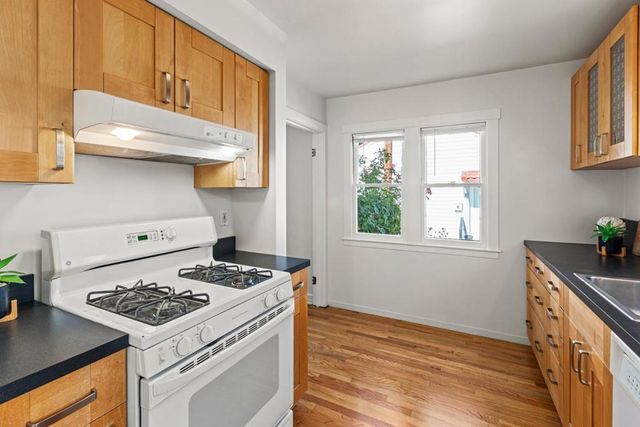 212 Gilbert Avenue, Menlo Park, CA 94025