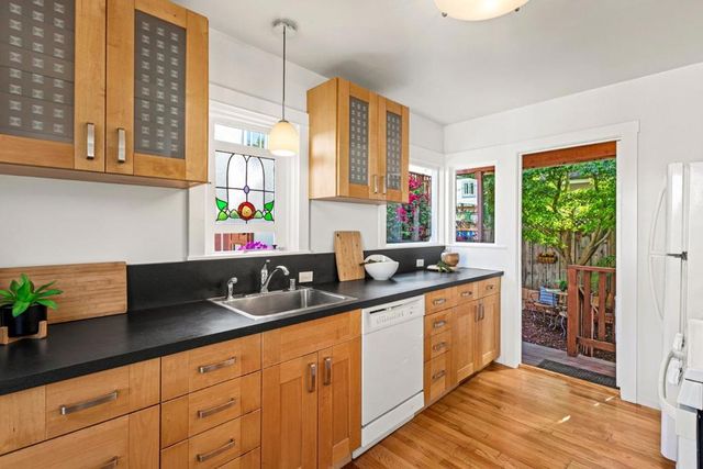 212 Gilbert Avenue, Menlo Park, CA 94025