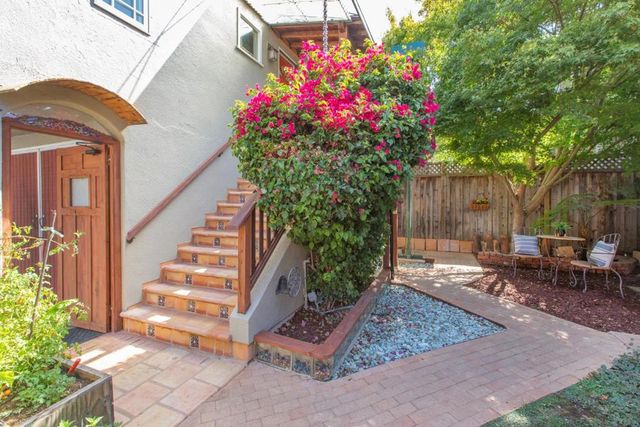 212 Gilbert Avenue, Menlo Park, CA 94025