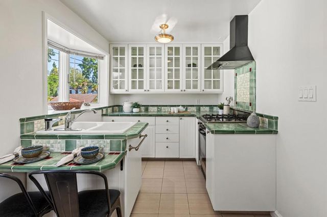 212 Gilbert Avenue, Menlo Park, CA 94025