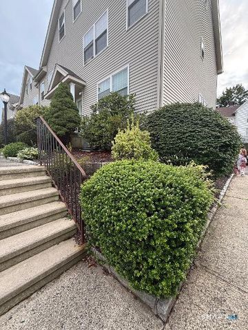 40 Division Street 6, Danbury, CT 06810