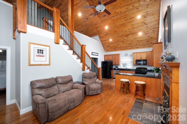 69 Heslar Way, Marshall, NC 28753