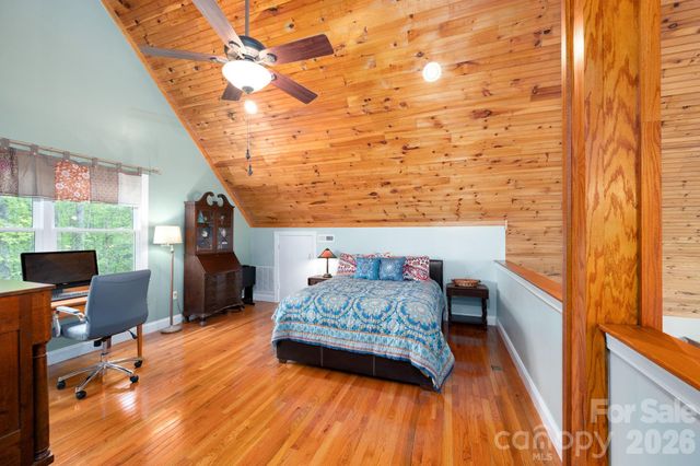 69 Heslar Way, Marshall, NC 28753