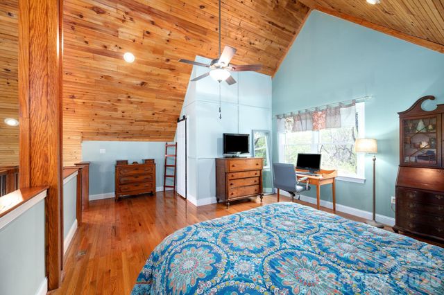 69 Heslar Way, Marshall, NC 28753