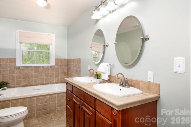 69 Heslar Way, Marshall, NC 28753