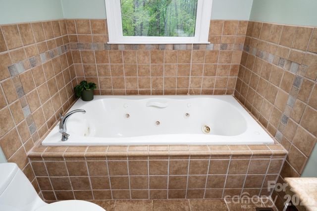 69 Heslar Way, Marshall, NC 28753