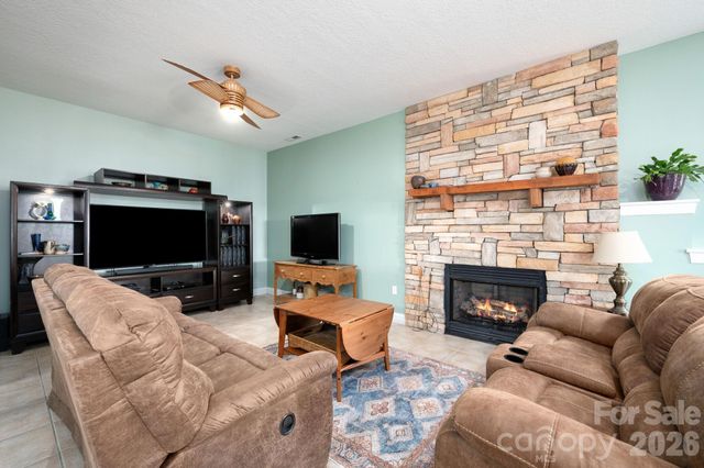 69 Heslar Way, Marshall, NC 28753