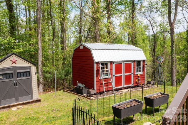 69 Heslar Way, Marshall, NC 28753