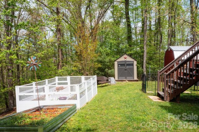 69 Heslar Way, Marshall, NC 28753