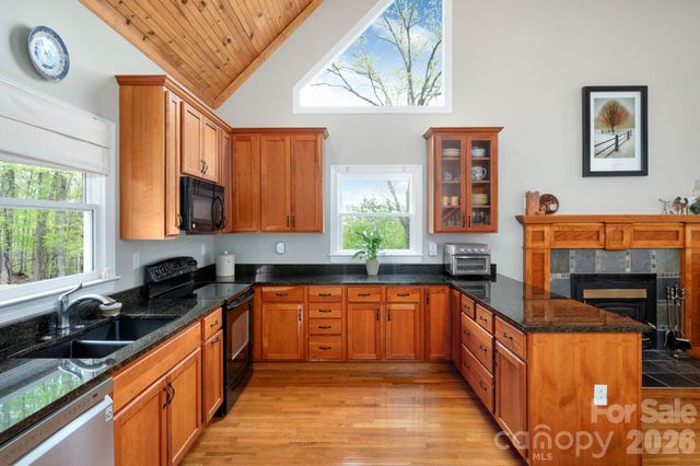 69 Heslar Way, Marshall, NC 28753