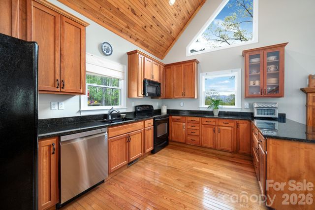 69 Heslar Way, Marshall, NC 28753