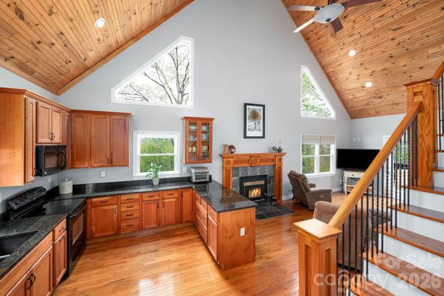 69 Heslar Way, Marshall, NC 28753