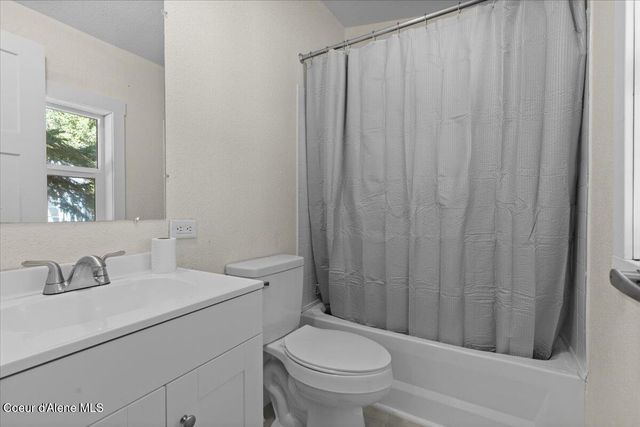 741 Berry Patch Lp, Athol, ID 83801