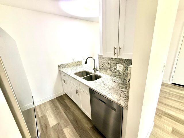1766 Abbey Road 105, West Palm Beach, FL 33415