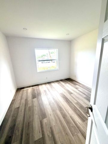 1766 Abbey Road 105, West Palm Beach, FL 33415