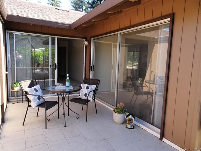 6 Woodgreen St, Santa Rosa, CA 95409