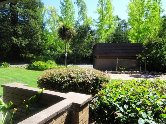 6 Woodgreen St, Santa Rosa, CA 95409