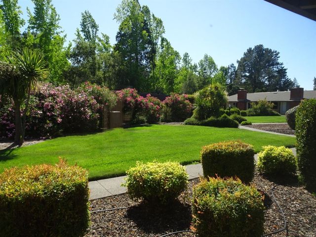 6 Woodgreen St, Santa Rosa, CA 95409