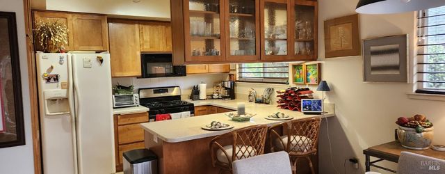 6 Woodgreen St, Santa Rosa, CA 95409