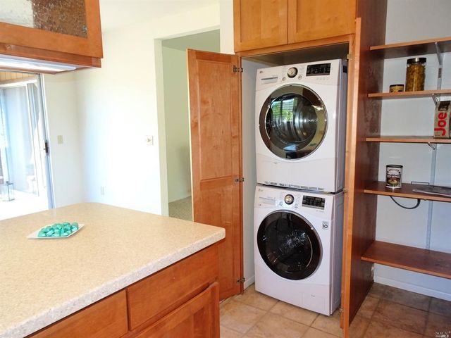 6 Woodgreen St, Santa Rosa, CA 95409