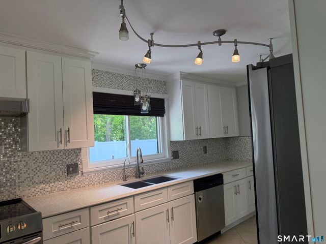 16 Crestview Terrace, Wallingford, CT 06492