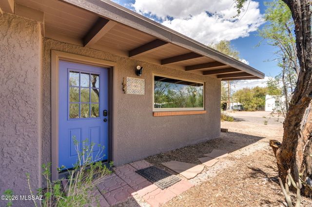 1951 E Greenlee Road, Tucson, AZ 85719