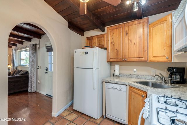 1951 E Greenlee Road, Tucson, AZ 85719