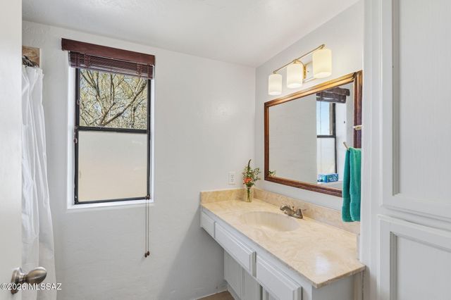 1951 E Greenlee Road, Tucson, AZ 85719