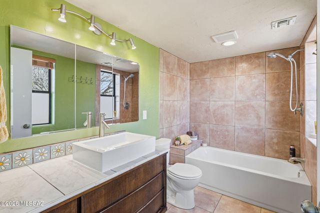 1951 E Greenlee Road, Tucson, AZ 85719