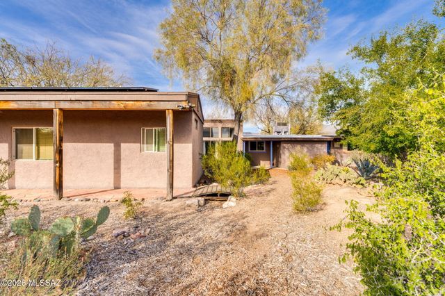 1951 E Greenlee Road, Tucson, AZ 85719