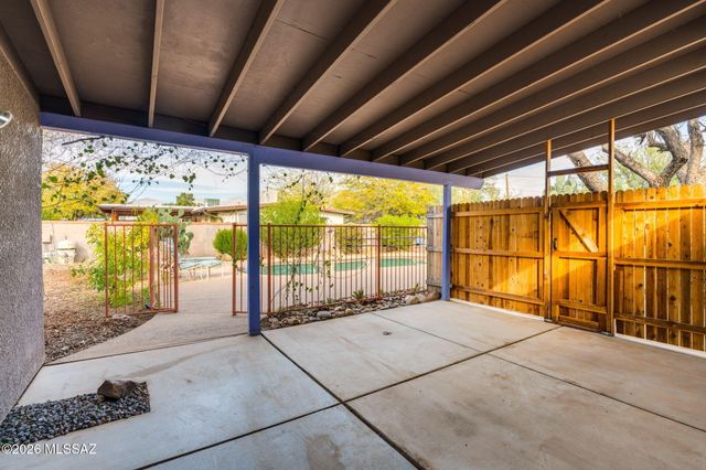 1951 E Greenlee Road, Tucson, AZ 85719