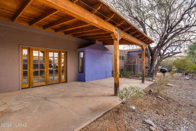 1951 E Greenlee Road, Tucson, AZ 85719