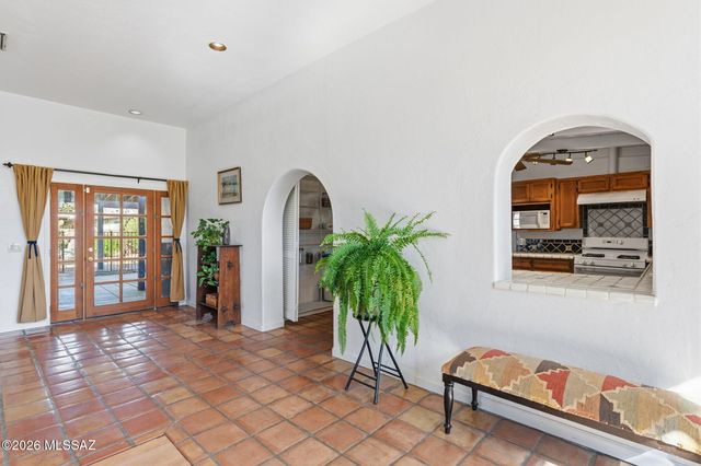 1951 E Greenlee Road, Tucson, AZ 85719