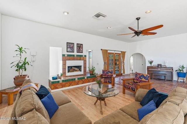 1951 E Greenlee Road, Tucson, AZ 85719