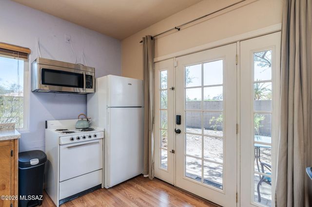 1951 E Greenlee Road, Tucson, AZ 85719