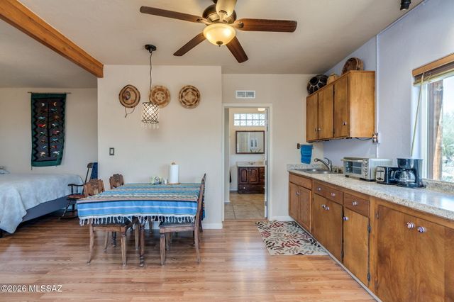 1951 E Greenlee Road, Tucson, AZ 85719