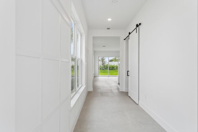 154 Parkside Way 14, Royal Palm Beach, FL 33414