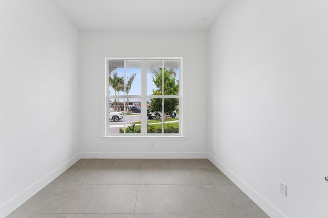 154 Parkside Way 14, Royal Palm Beach, FL 33414