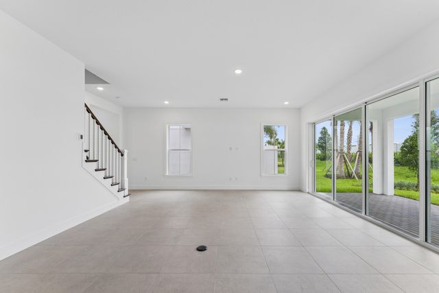 154 Parkside Way 14, Royal Palm Beach, FL 33414