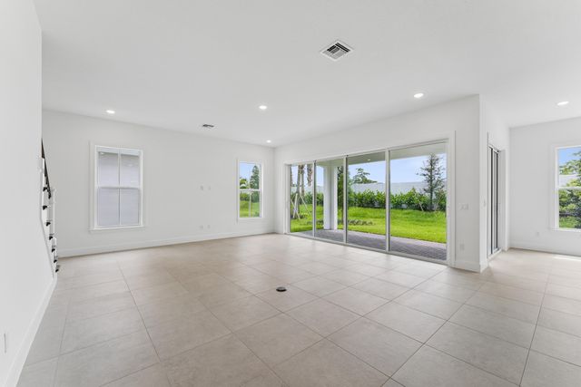 154 Parkside Way 14, Royal Palm Beach, FL 33414