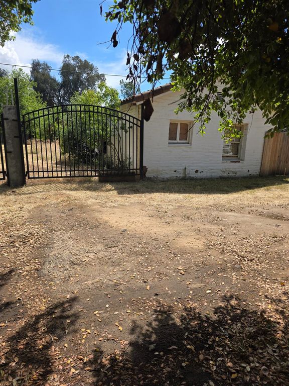 Image 1 of property listing at 8000 E Gettysburg Avenue, Fresno, CA 93704